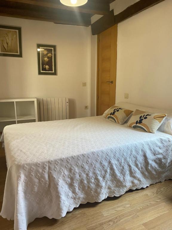 Postel nebo postele na pokoji v ubytování Apartamentos del Casco