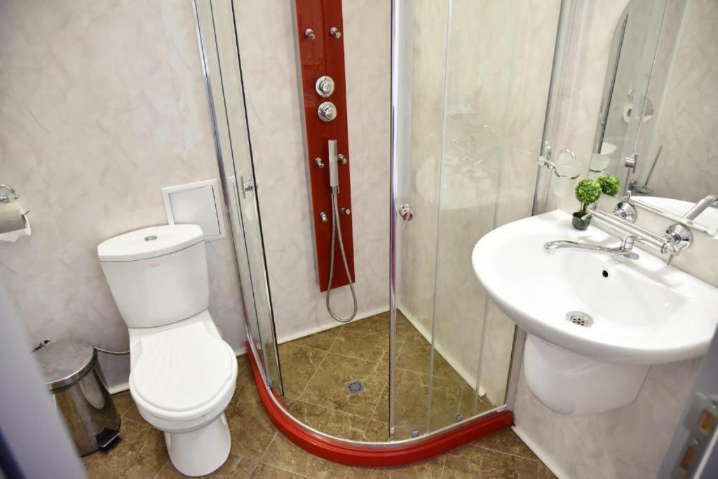 NAYS2 - Deluxe Double Room (2 Adults + 1 Child)