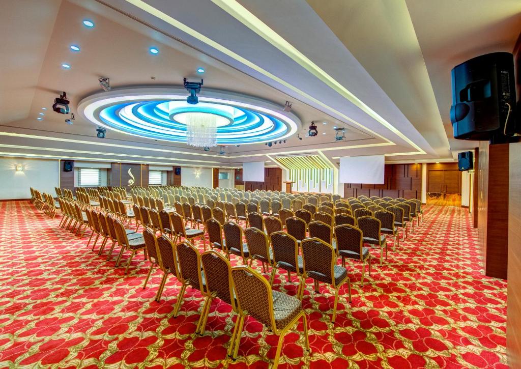 The business area and/or conference room at Bera Konya Hotel