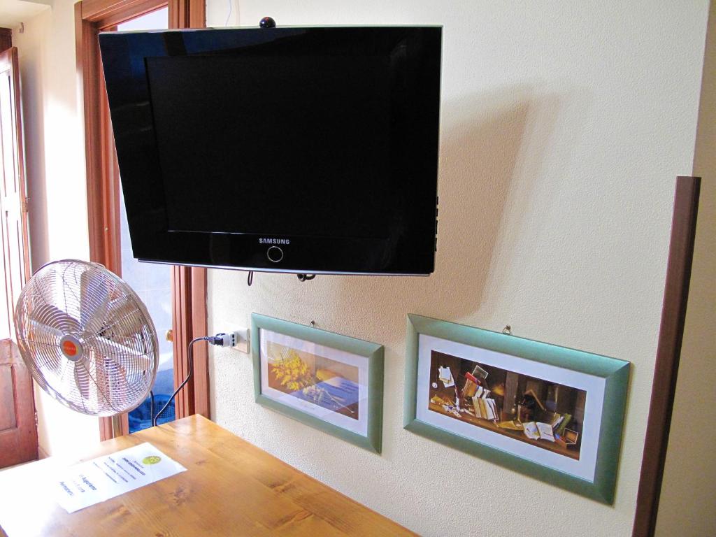 A television and/or entertainment centre at Diving Center Punta Stilo