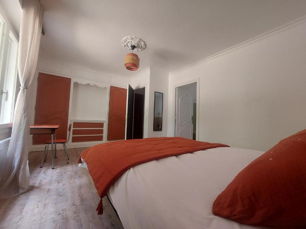 Postel nebo postele na pokoji v ubytování L'échappée, Chambres et Tables d'hôtes