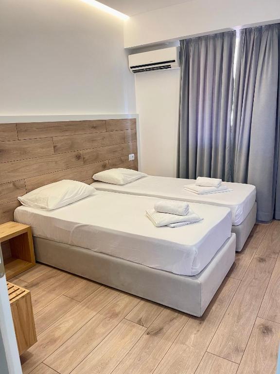 Uma cama ou camas num quarto em Hotel Aulona