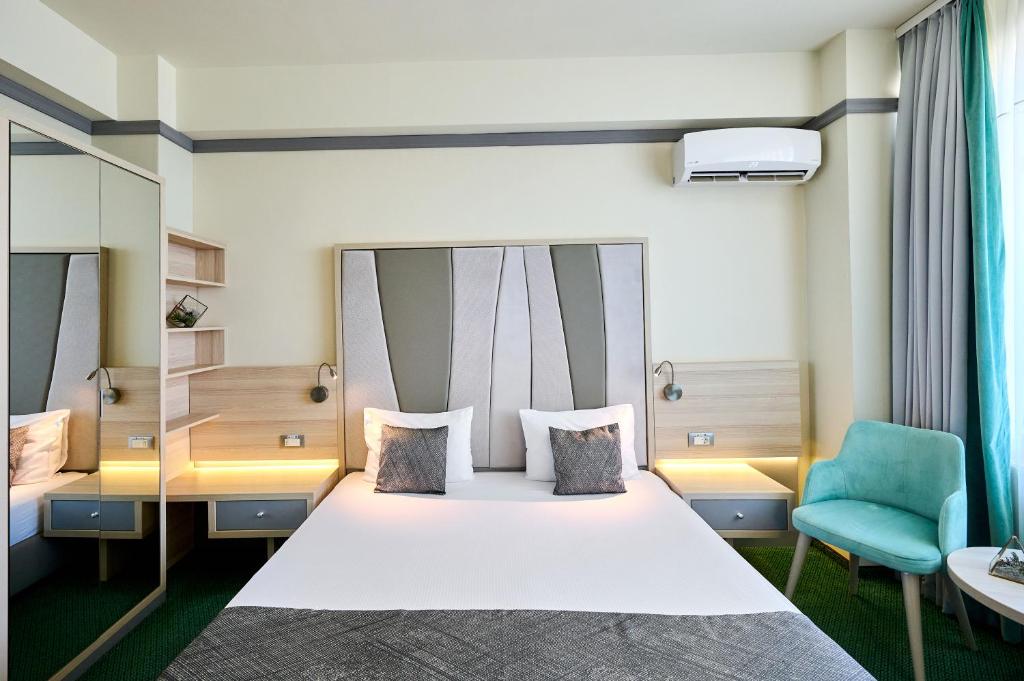 
Double Room with City View
