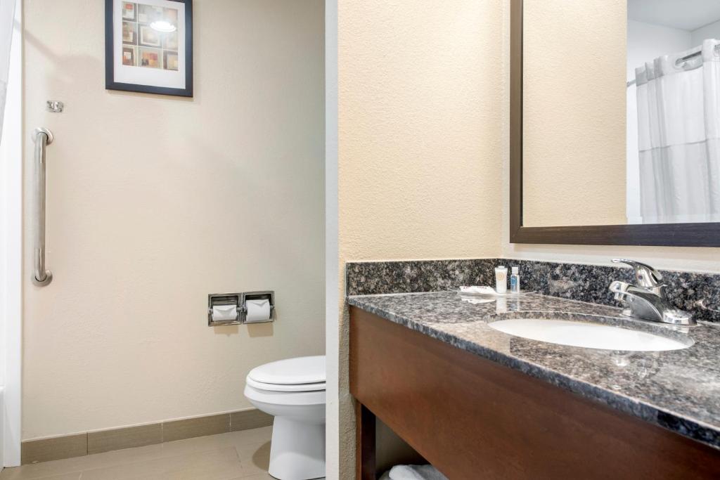 Comfort Suites Lafayette University Area photo