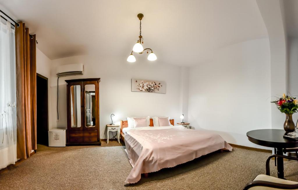 Postel nebo postele na pokoji v ubytování Noblesse House Deva