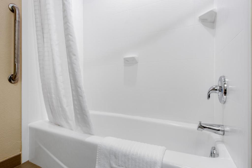 Comfort Suites Lafayette University Area photo
