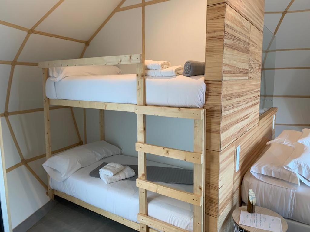 Postel nebo postele na pokoji v ubytování GLAMPING DO MAR
