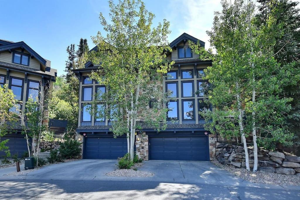 Budova, kde se prázdninový dům nachází