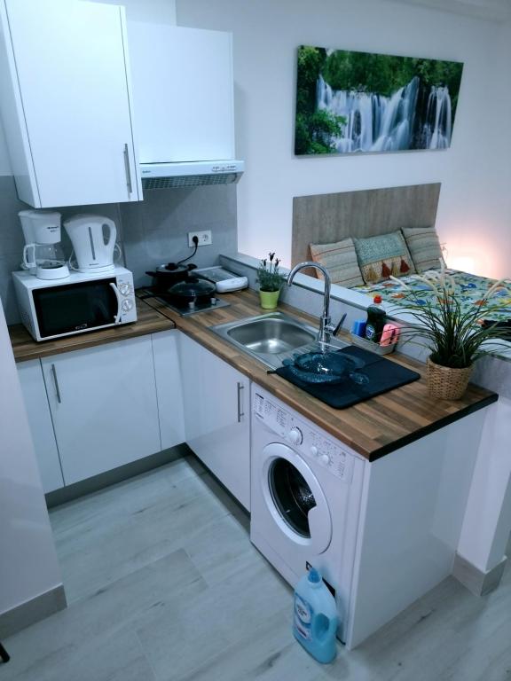 Apartamentos ZANCA CITY CENTER free luggage storage - 2