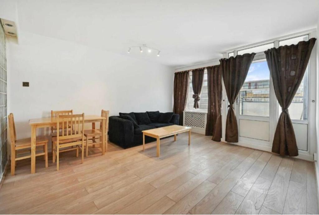 a living room with a couch and a table at 3Bed Apartment Pimlico London in London