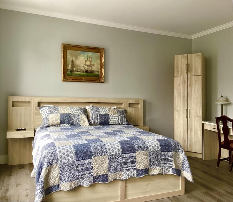 Lunenburg Arms Hotel - Верхняя Комната Короля