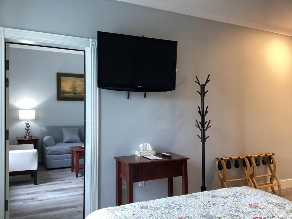 Lunenburg Arms Hotel - Отель с одной спальней