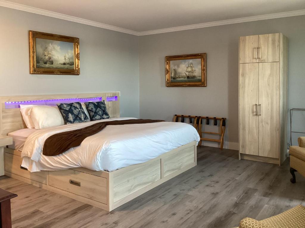 Lunenburg Arms Hotel - Набор