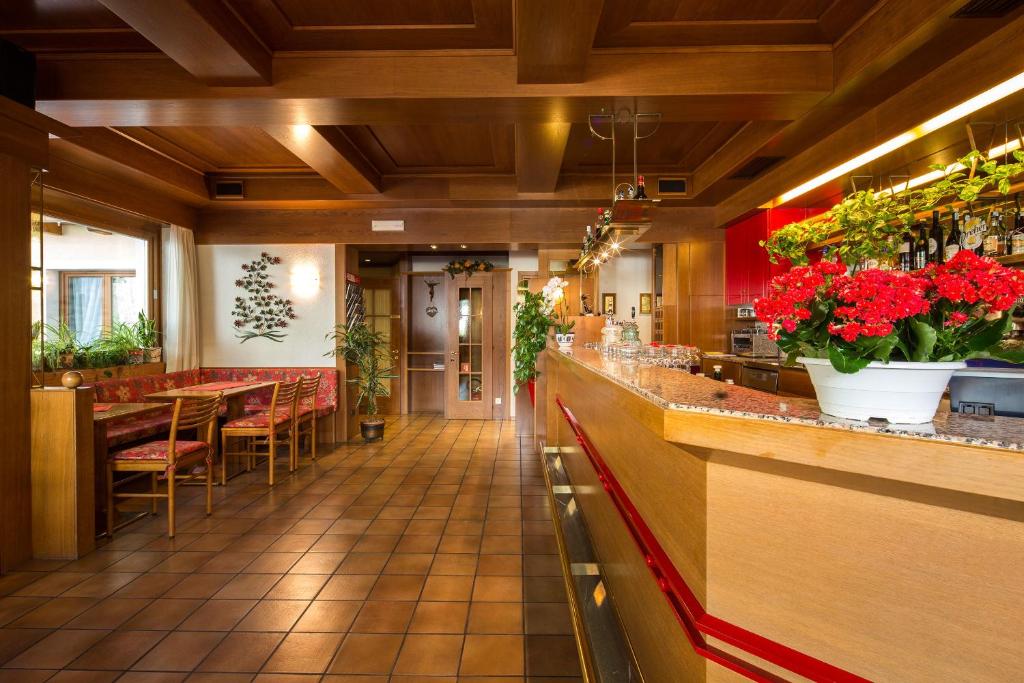 Restaurace v ubytování Hotel Garnì Ai Serrai