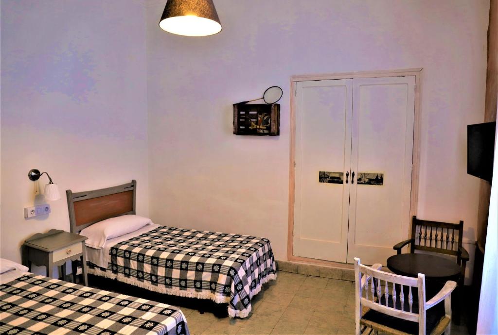 Hostal Montsoliu - Habitación Cuádruple