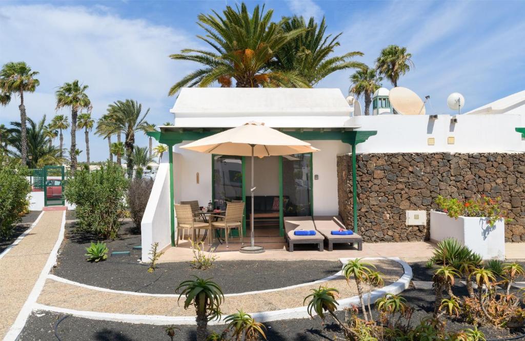 Flamingo Beach Bungalow Casa Iris, Playa Blanca (updated prices 2024)