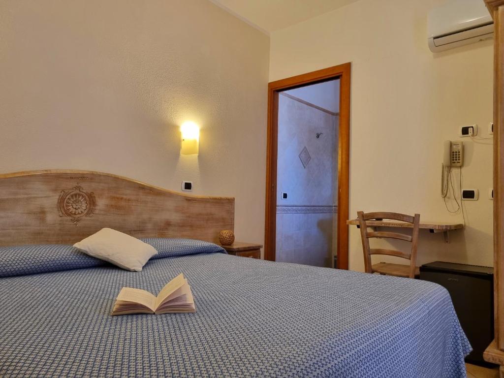 Łóżko lub łóżka w pokoju w obiekcie Hotel Delle Isole
