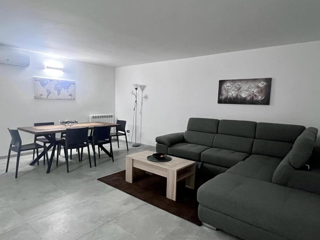 a living room with a couch and a table at Casa Dei Cavalieri in Cosenza