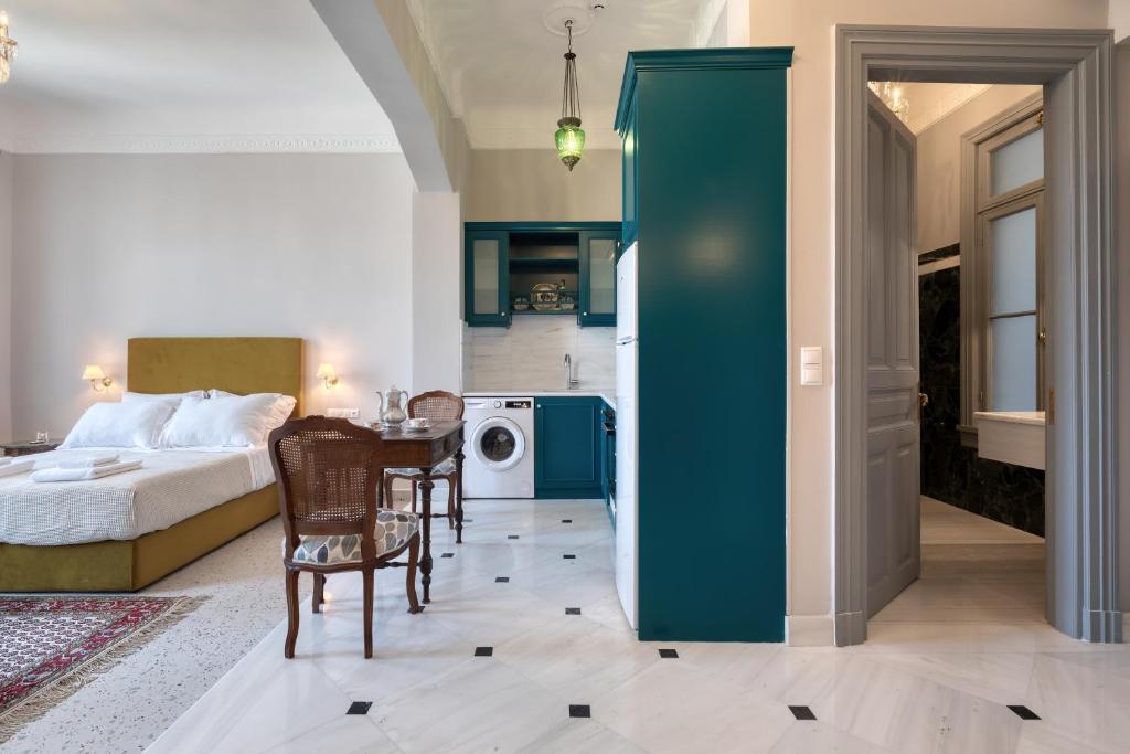 Athenian Vintage Apartments - Kassiopi Deluxe Studio