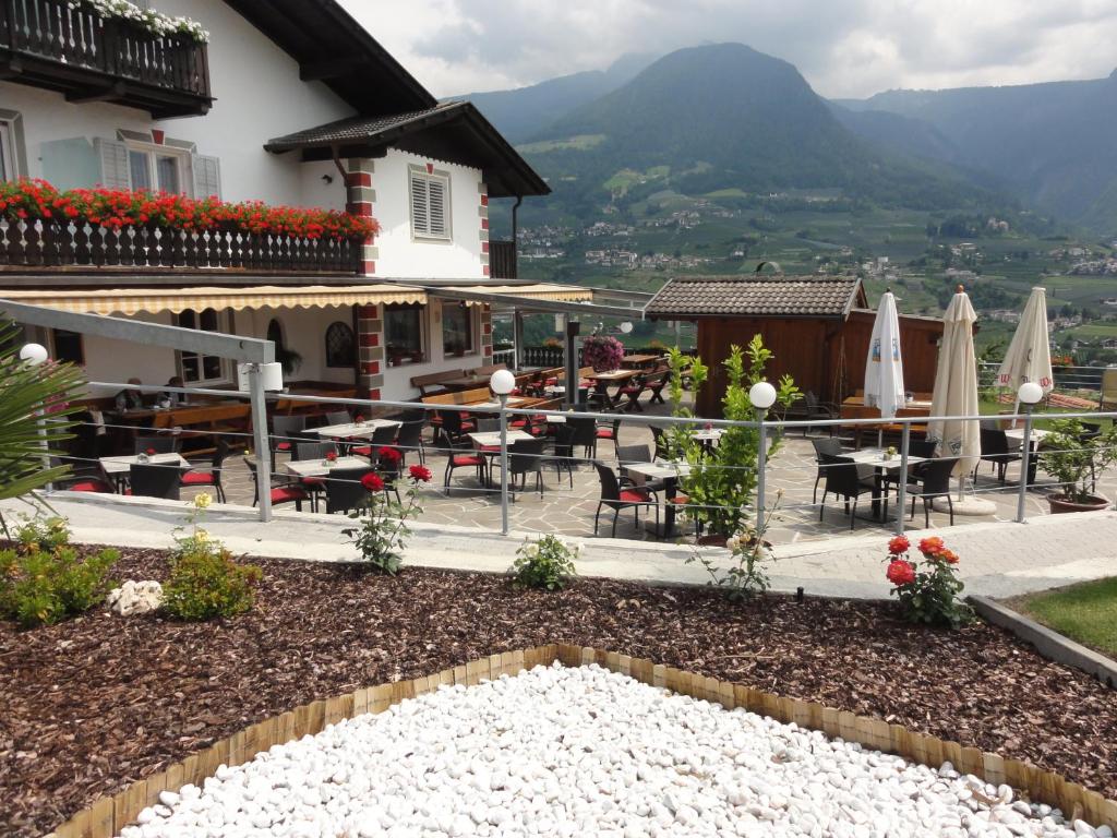 Nespecifikovaný výhled na hory nebo výhled na hory při pohledu z hotelu