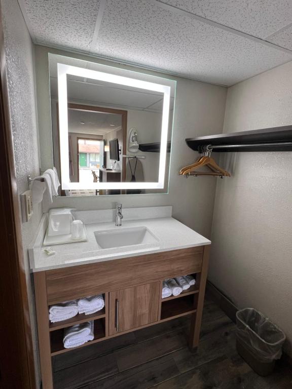 Days-Inn by Wyndham Liverpool-Syracuse - Room King - Non-fumeur