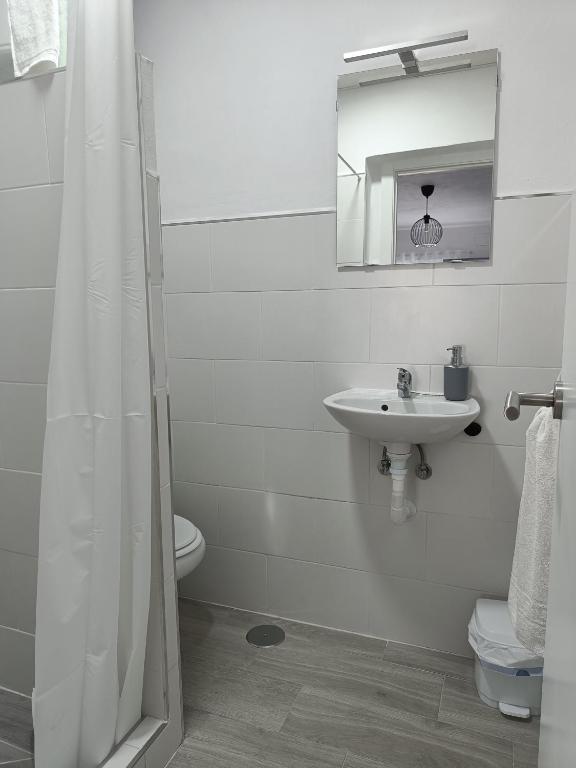 A bathroom at Alojamientos La Menúa