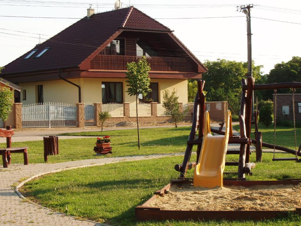 Herní místnost nebo prostor pro děti v ubytování Vilka Relax