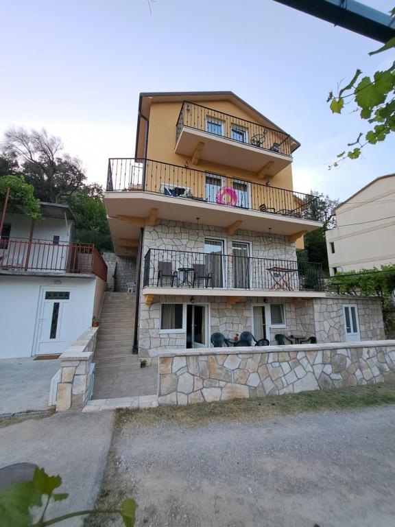 Zgrada u kojoj se nalazi apartman