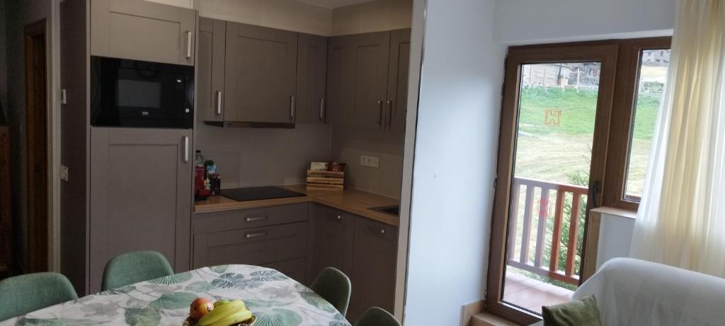 Kuchyň nebo kuchyňský kout v ubytování Apartamento Valle de Incles Orenetes WiFi Y PARKING Gratuito