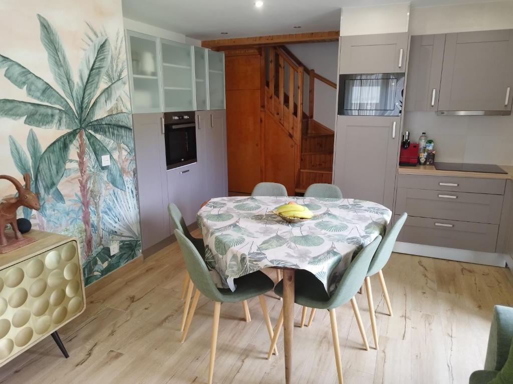 Kuchyň nebo kuchyňský kout v ubytování Apartamento Valle de Incles Orenetes WiFi Y PARKING Gratuito