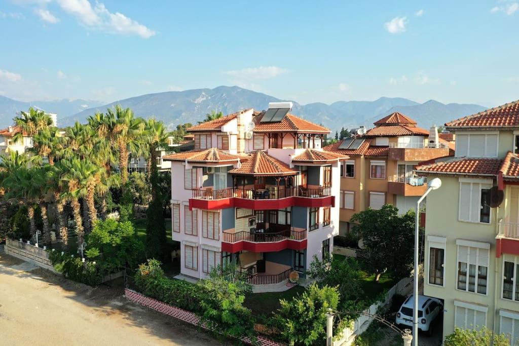 Keyifli ferah denize sıfır villa