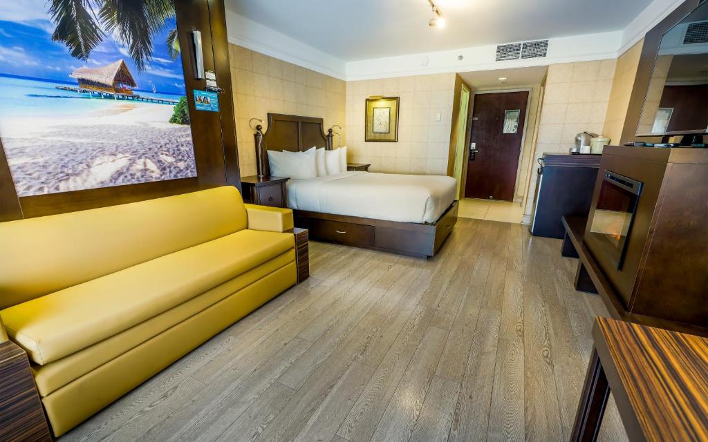 
Superior Queen Room with Two Queen Beds
