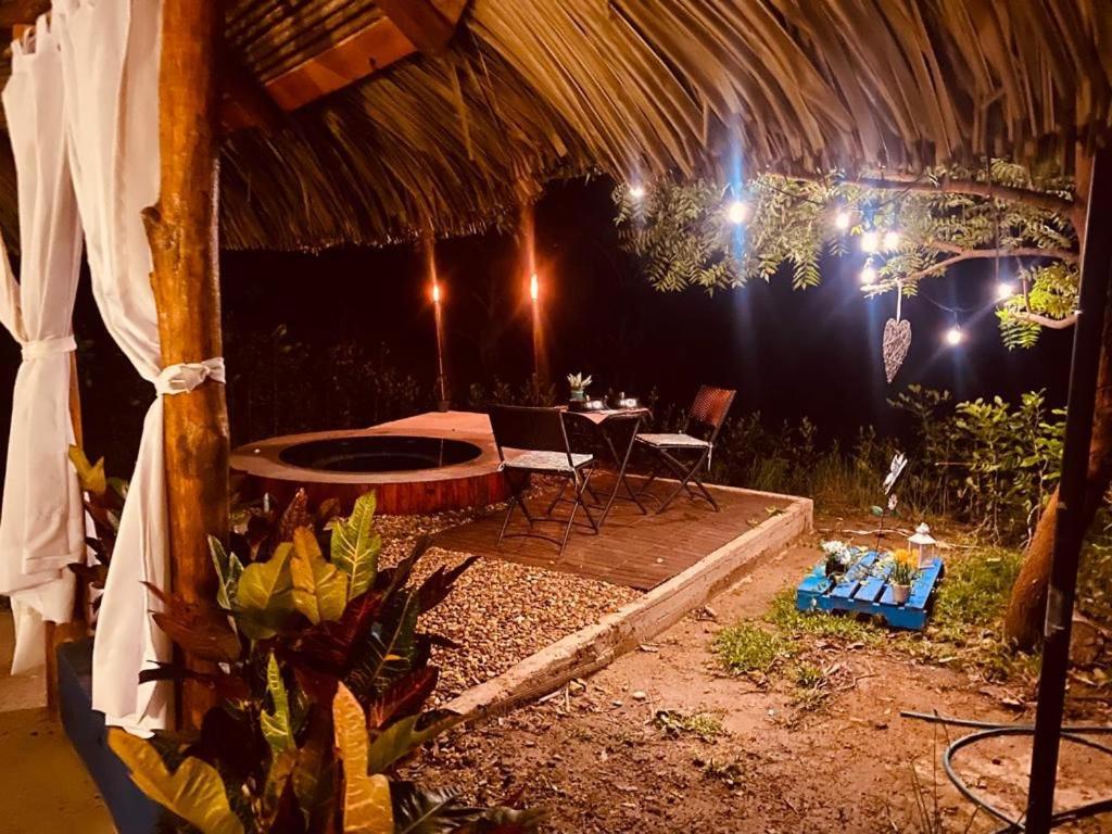 Aed väljaspool majutusasutust Mangoo Glamping