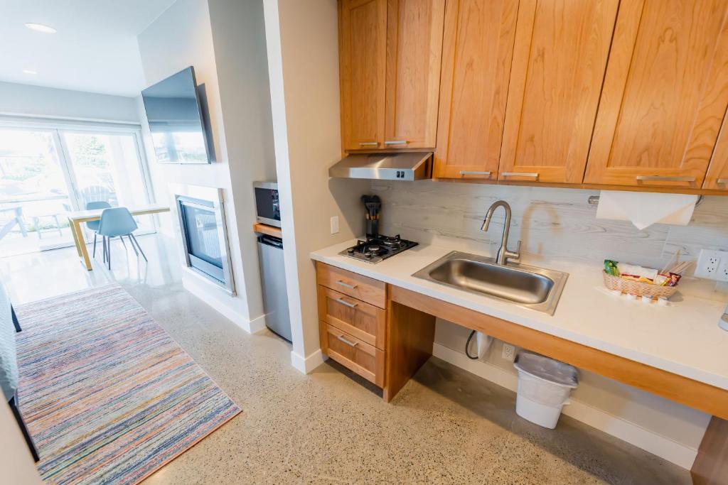 Baywood Inn Bed & Breakfast photo