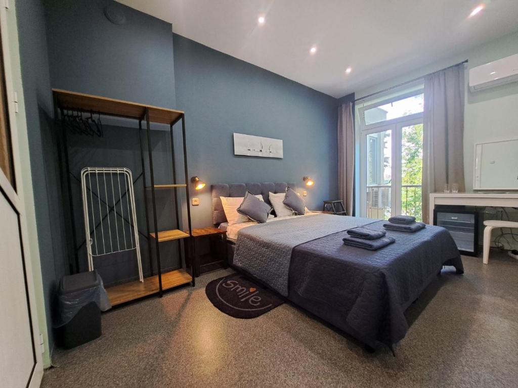 Postel nebo postele na pokoji v ubytování Sea Vibes 1 bedroom apartment - Free Public Parking, WiFi, Cable & Smart TV, 0,9 km to beach