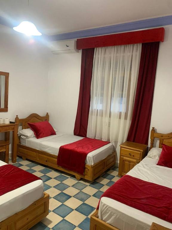 Voodi või voodid majutusasutuse Hôtel Al Kalaa toas