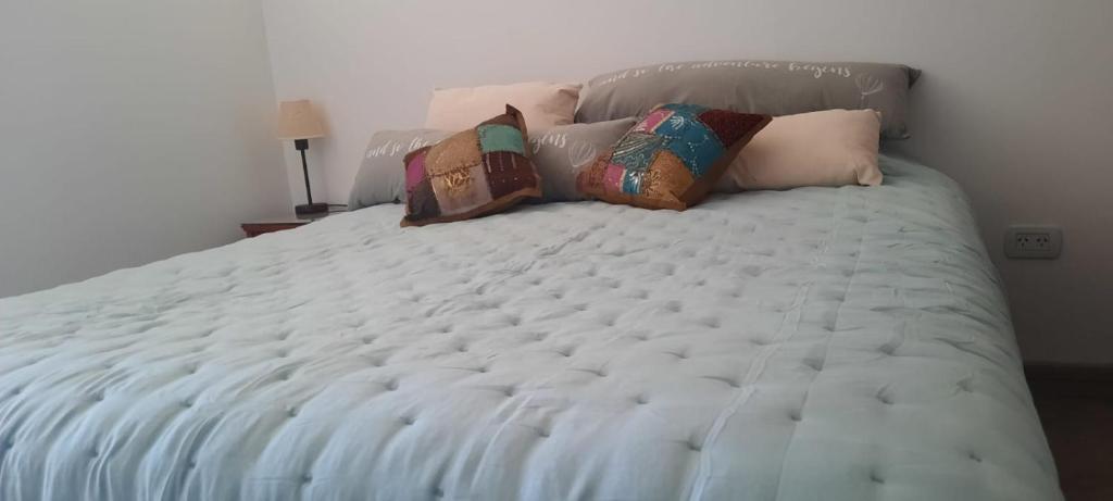 Voodi või voodid majutusasutuse Departamento monoambiente en pleno centro de Jujuy ideal para 1 o 2 personas toas