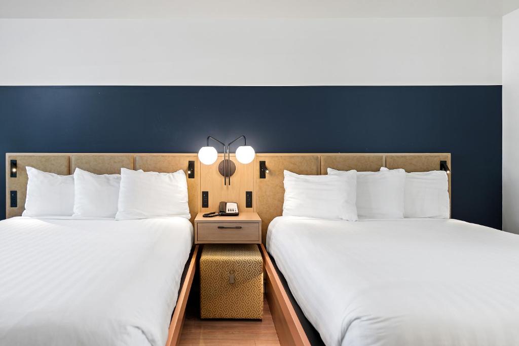 GoodSpring Motel - Queen Room With Two Queen Beds