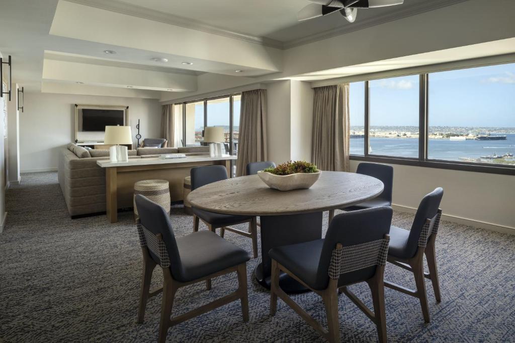 San Diego Marriott Marquis and Marina - Deluxe Suite, 1 Bedroom Larger Suite, 1 King, Sofa Bed