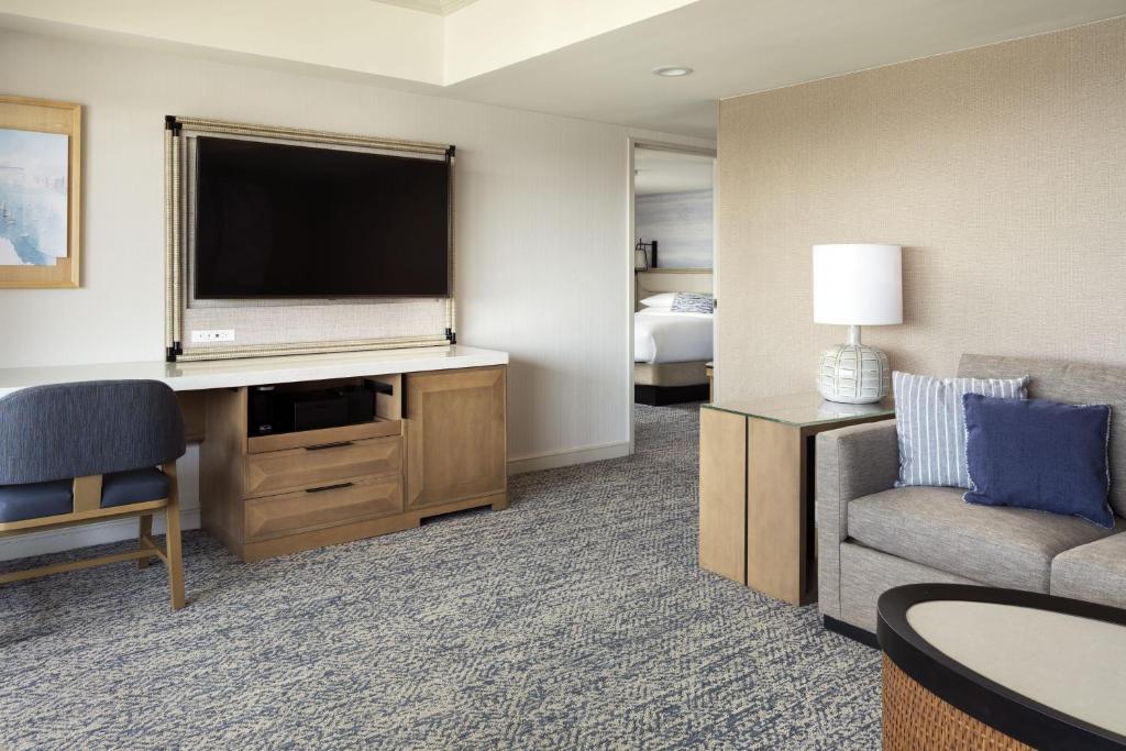 San Diego Marriott Marquis and Marina - 1 Bedroom Executive Suite, 1 King, Sofa Bed, Bay View