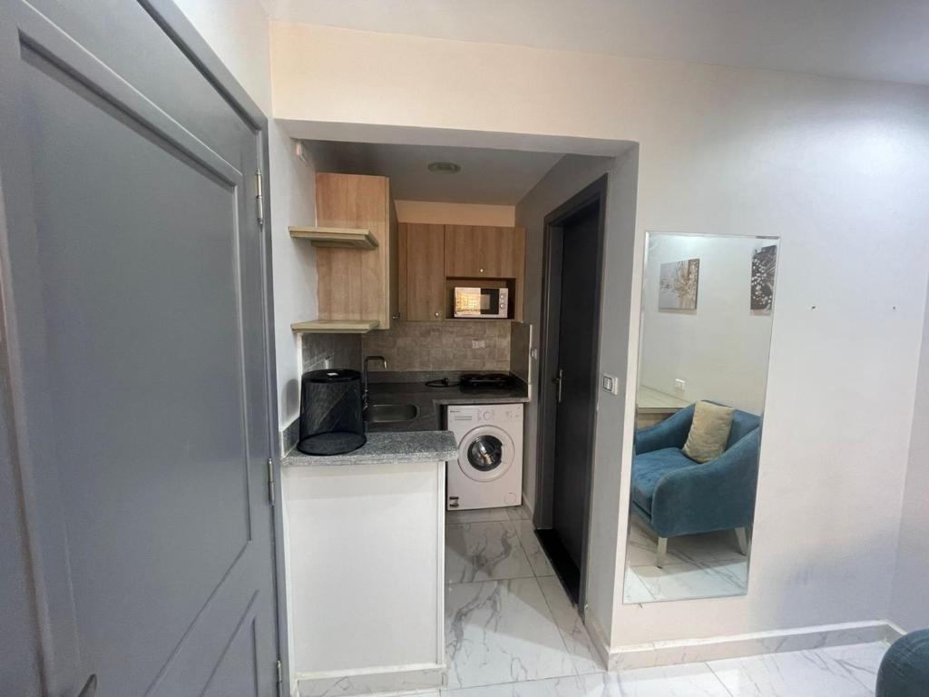 A kitchen or kitchenette at Hostel 390