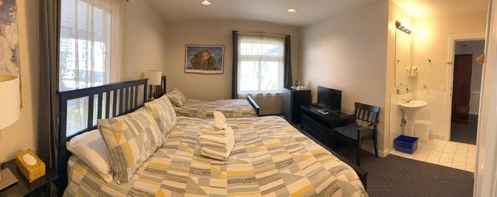 Cambie Lodge - 