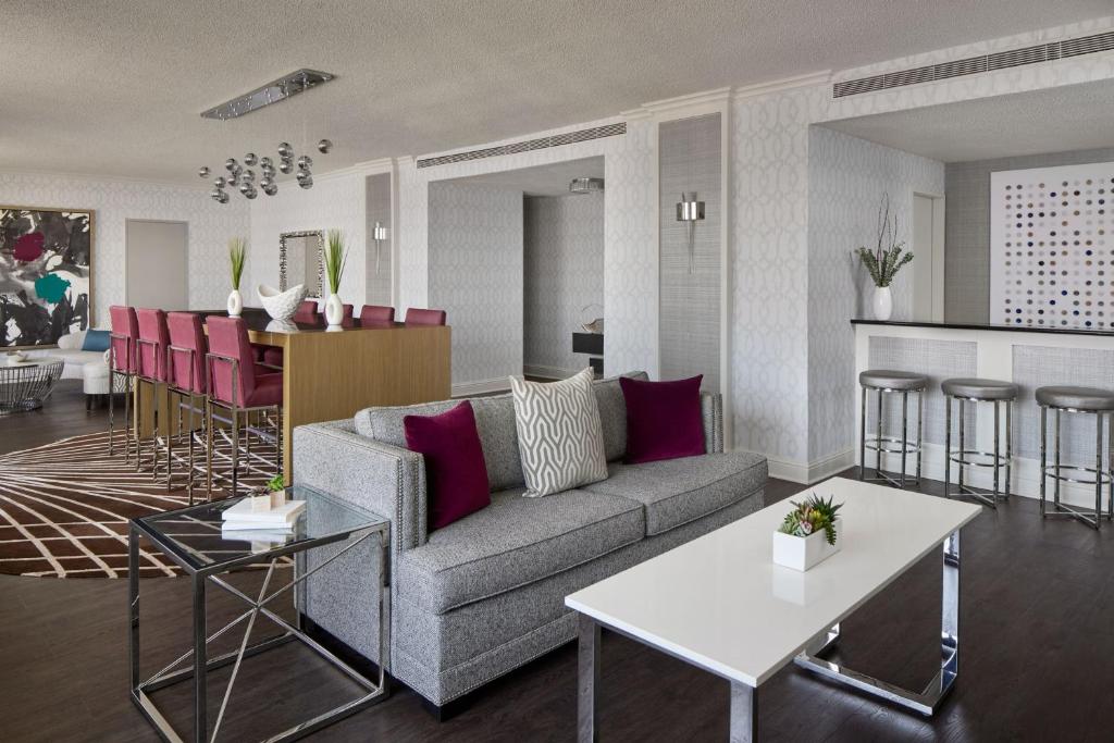 Posezení v ubytování Crystal Gateway Marriott