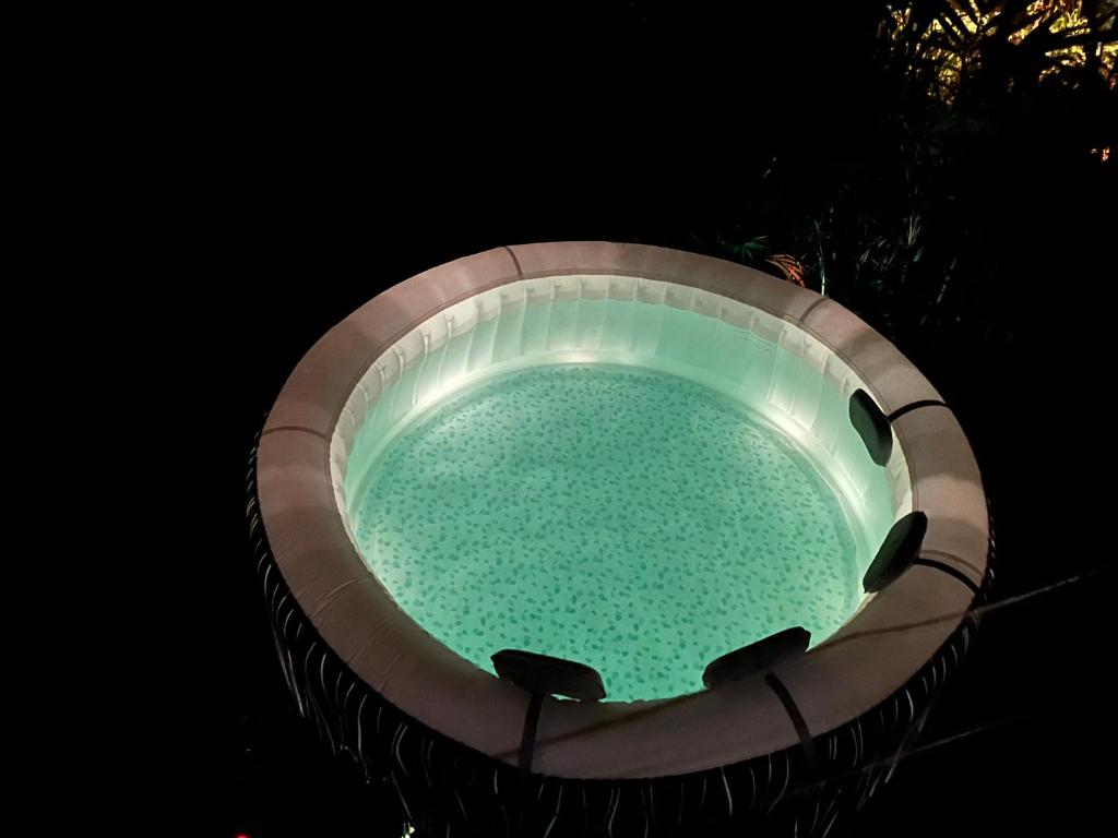 Bazén v ubytování Bungalow avec vue dans lieu calme nebo v jeho okolí