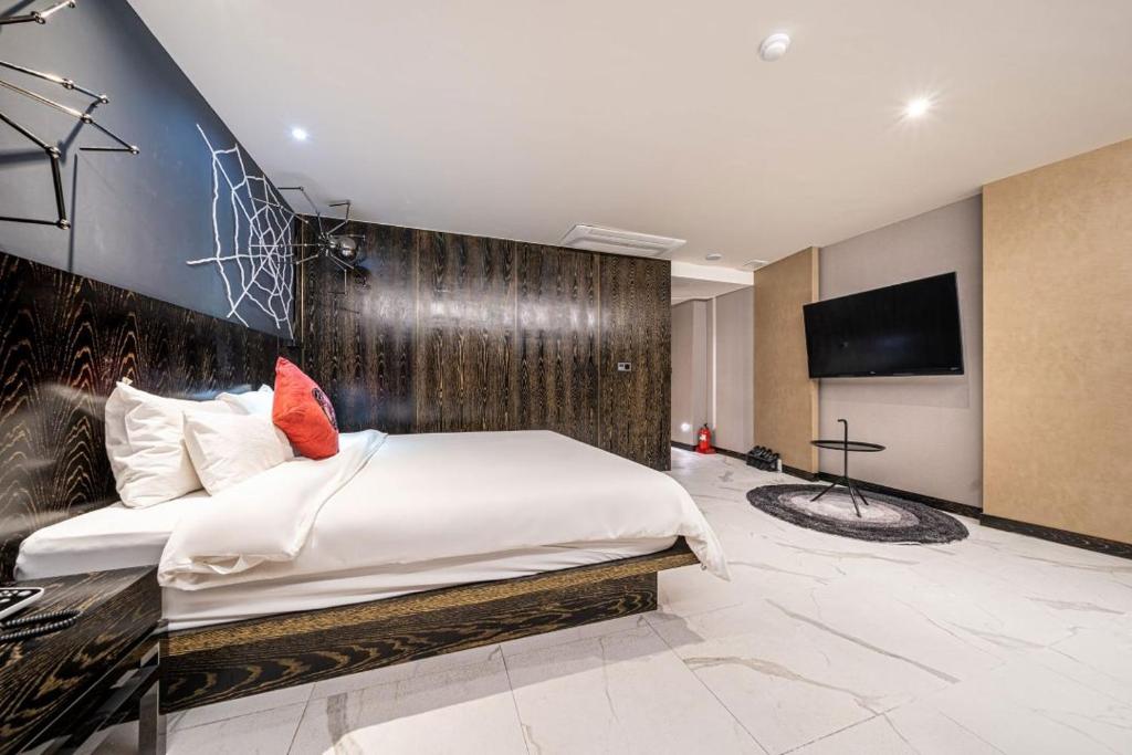 TV a/nebo společenská místnost v ubytování Hotel Ritz