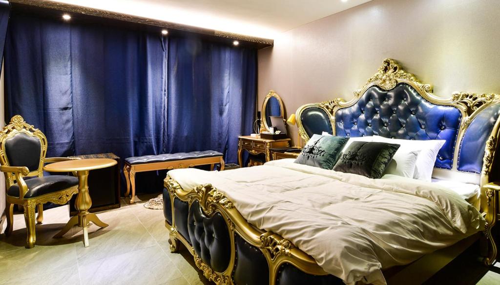 Postel nebo postele na pokoji v ubytování Hotel Ritz