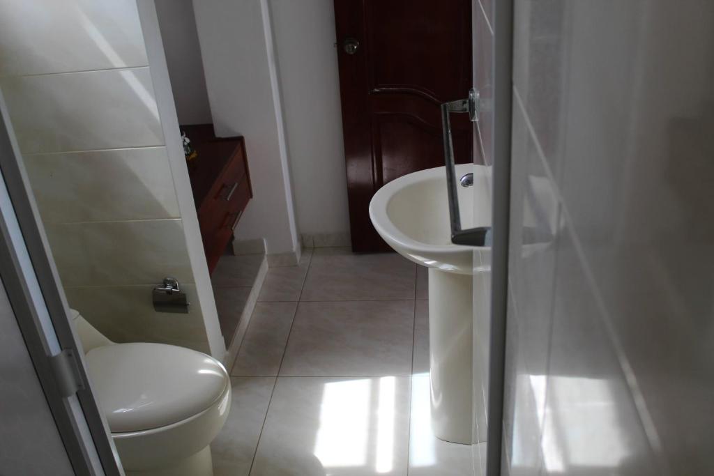 Koupelna v ubytování CASAS BLANCAS Coveñas