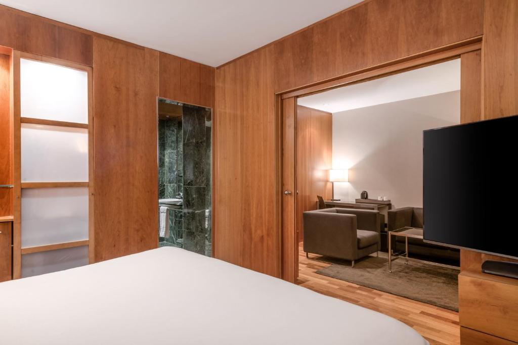 TV a/nebo společenská místnost v ubytování AC Hotel Aitana by Marriott