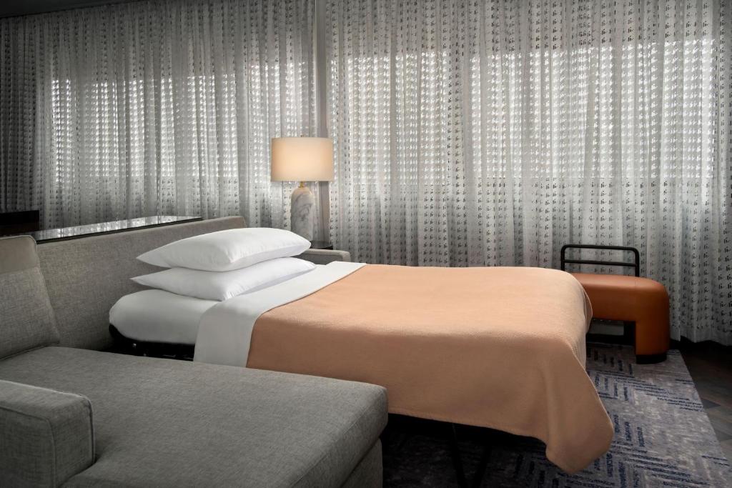 Postel nebo postele na pokoji v ubytování Boston Marriott Copley Place
