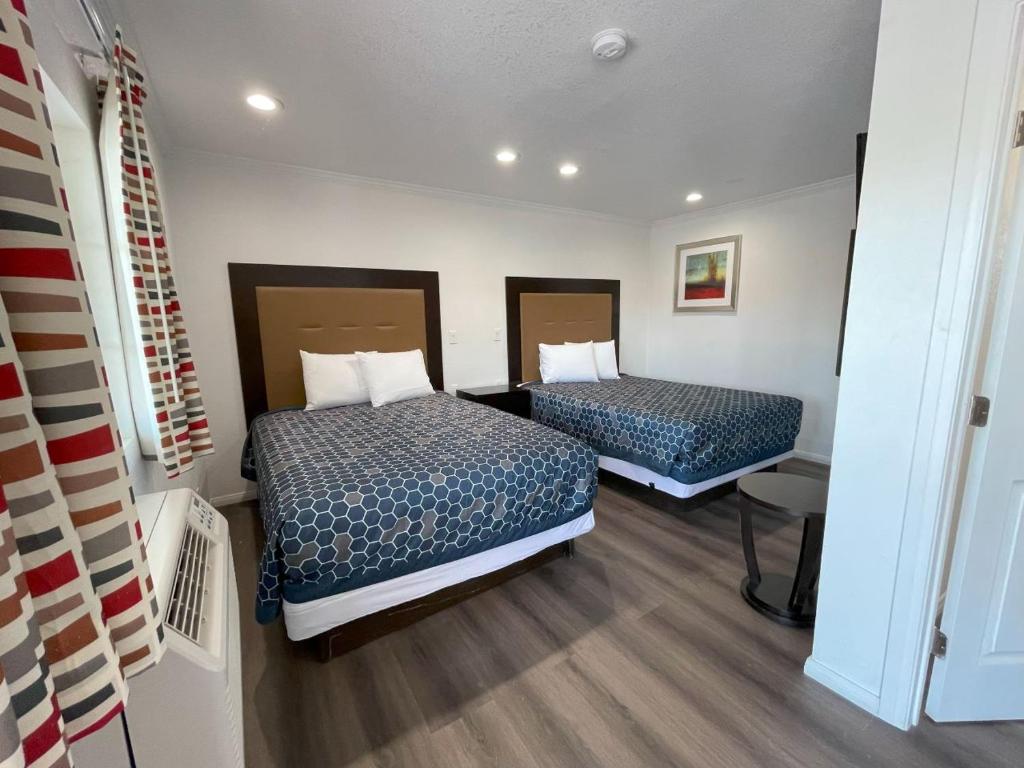 Palm Inn - Deluxe Queen Room